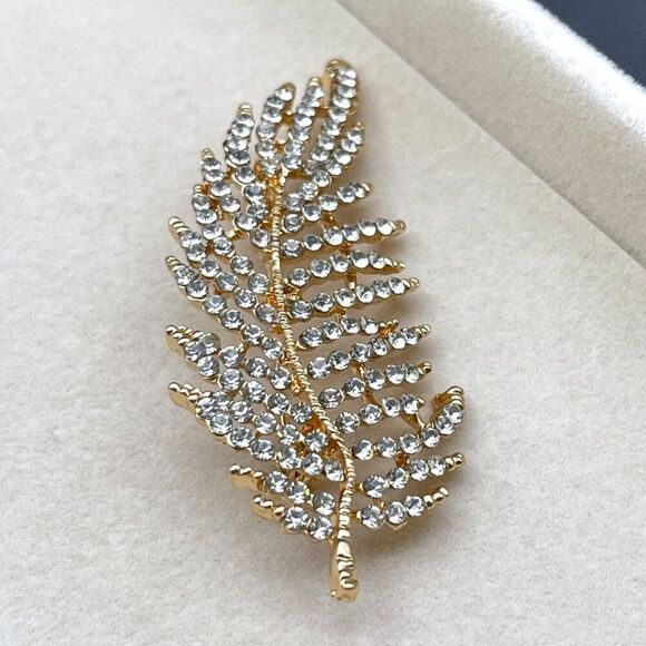 Yellow Gold with White Diamond Crystal Single Leaf Pin Back Brooch - Picture 4 of 9